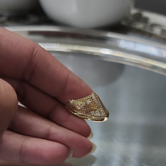 Sterling Silver (925)Elegant Gold color Ring with Diamond Accents - Picture 3 of 6